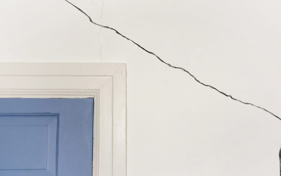 Függőleges repedés a házban: okok, veszélyek és megoldások